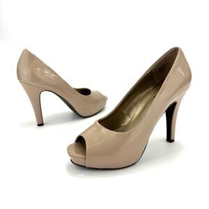 9 & CO Stiletto Pumps Size 7.5 Tan Faux Patent Leather Hidden Platform Peep-Toe